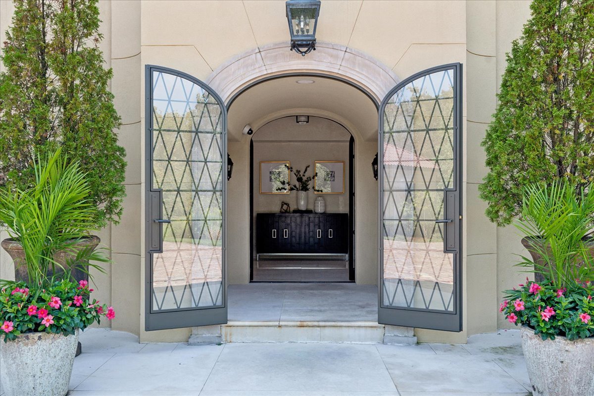 261 E Onwentsia Road