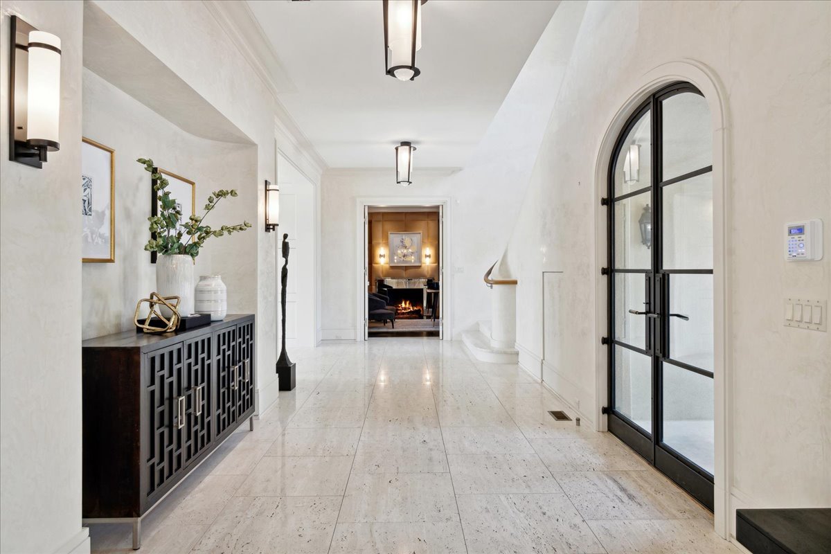 261 E Onwentsia Road