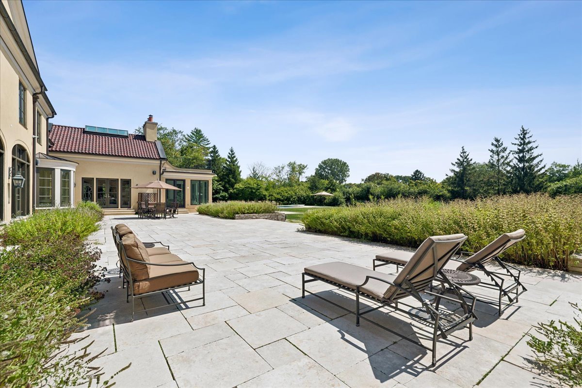 261 E Onwentsia Road