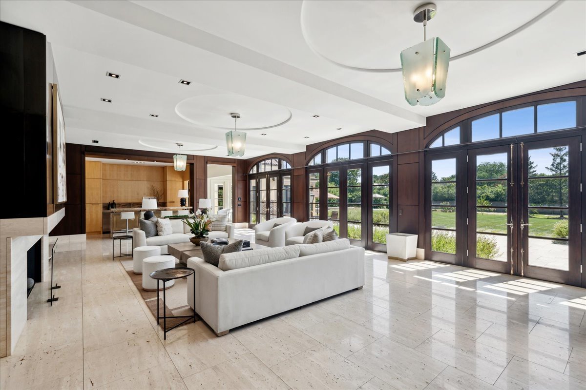 261 E Onwentsia Road