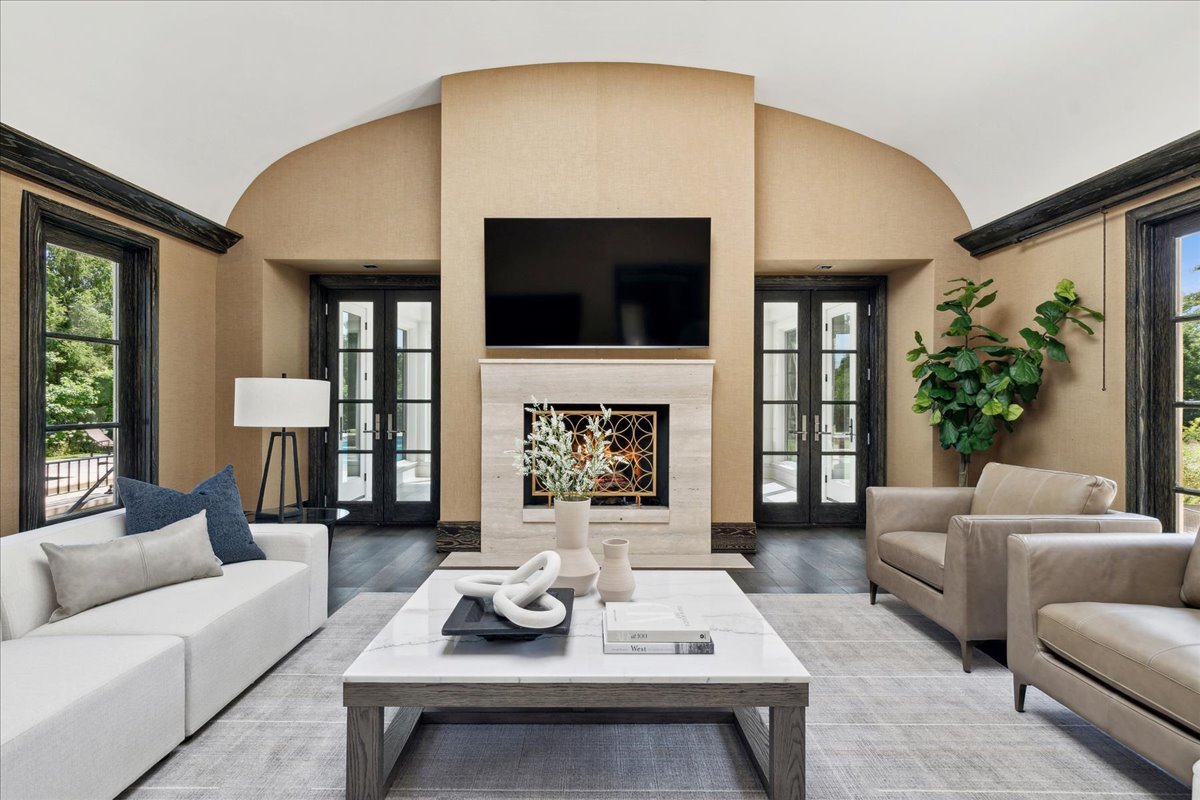 261 E Onwentsia Road