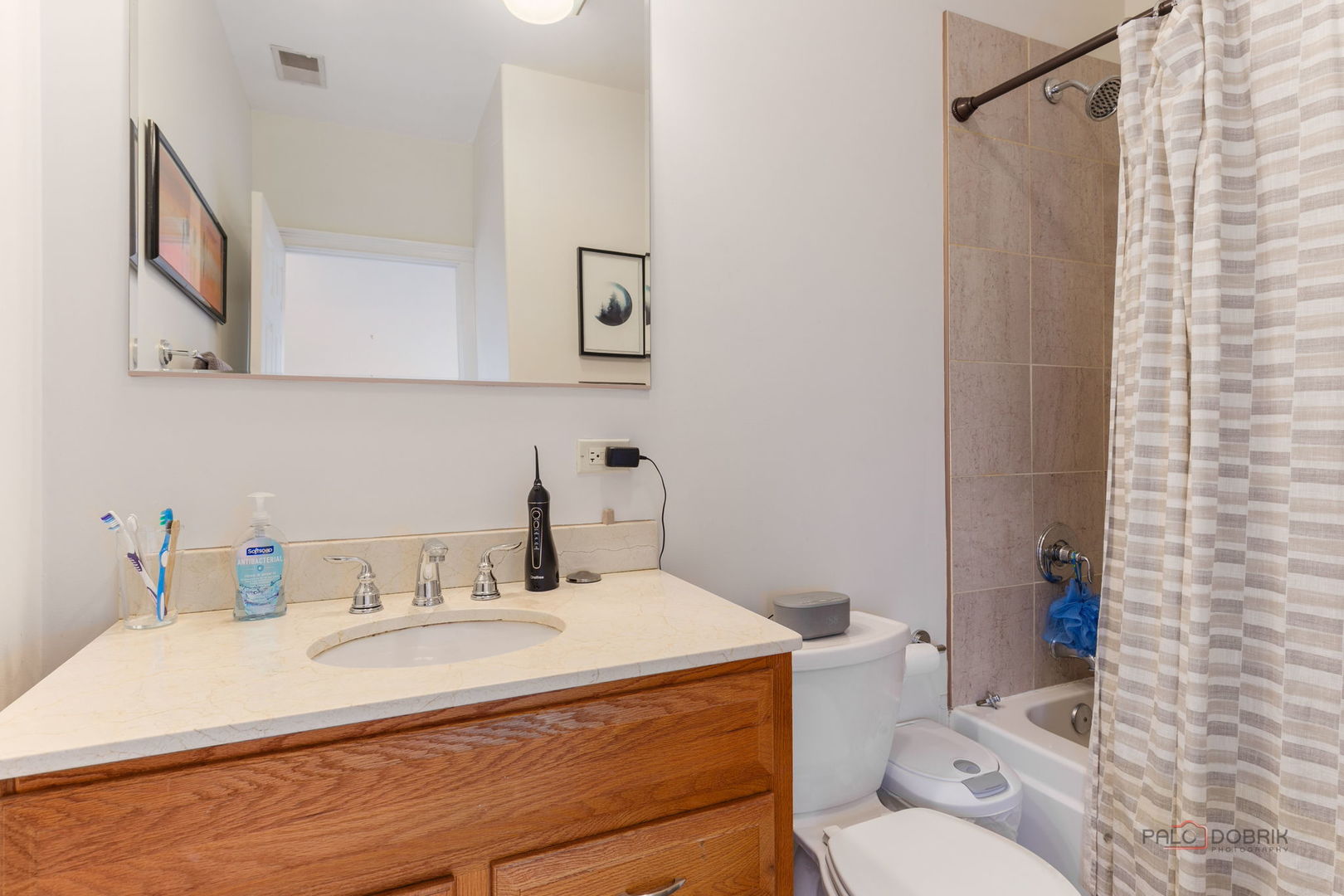 1226 W Huron Street Unit: 301