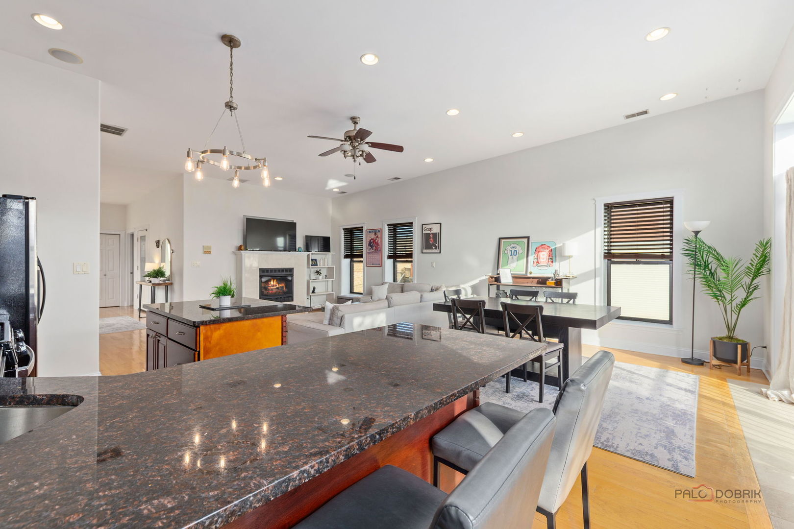 1226 W Huron Street Unit: 301