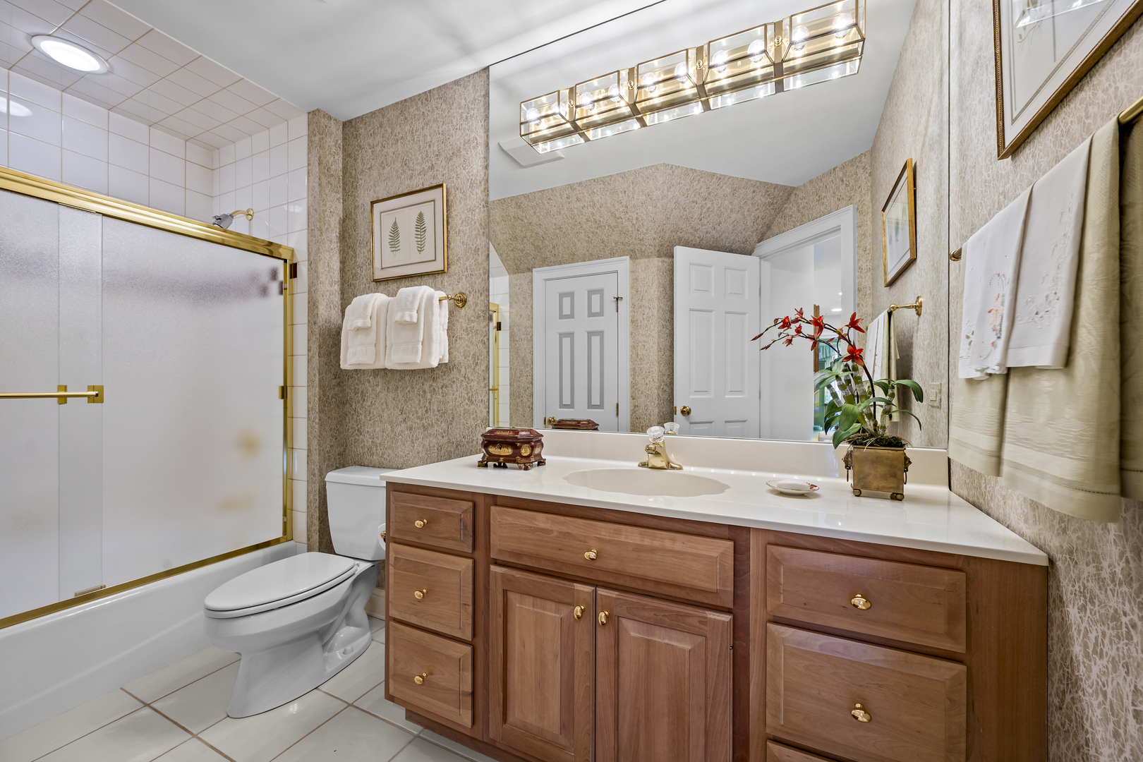 870 Gloucester Crossing