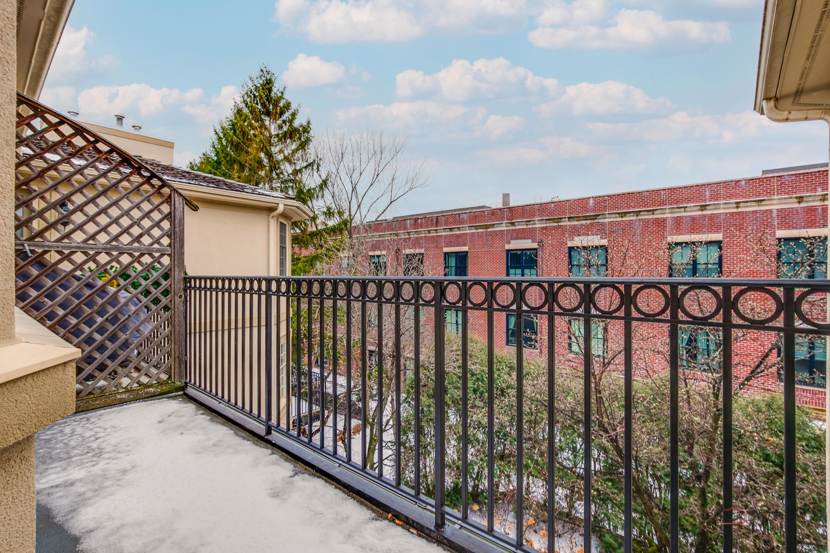 333 E Westminster Road Unit: 3C