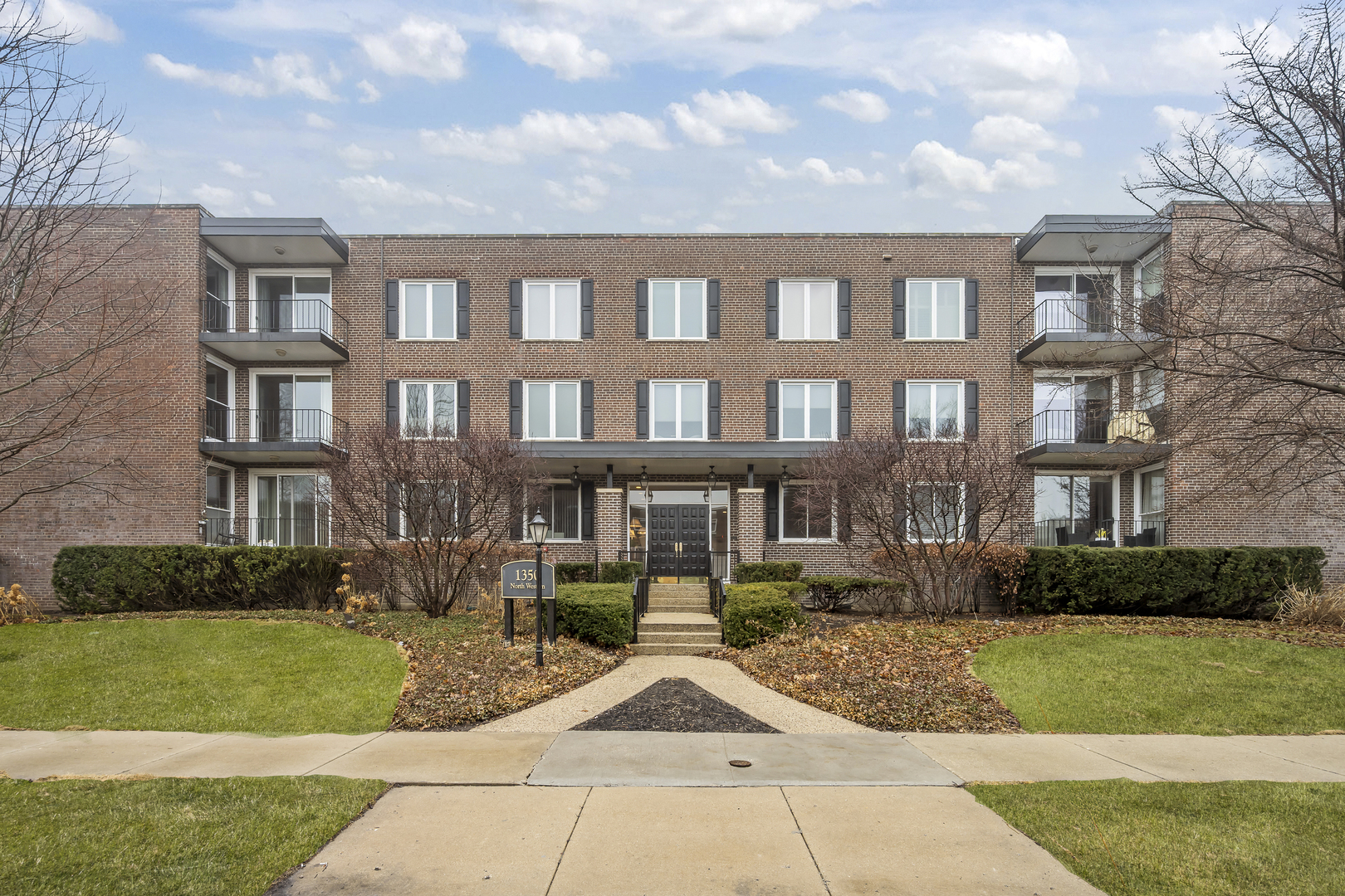 1350 N Western Avenue Unit: 310