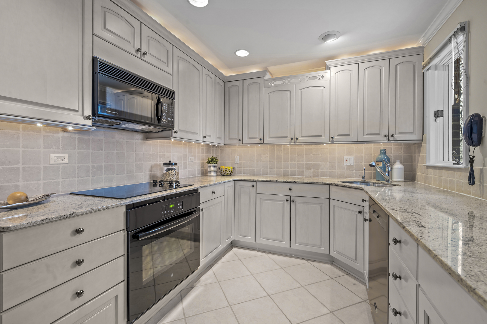 1350 N Western Avenue Unit: 310