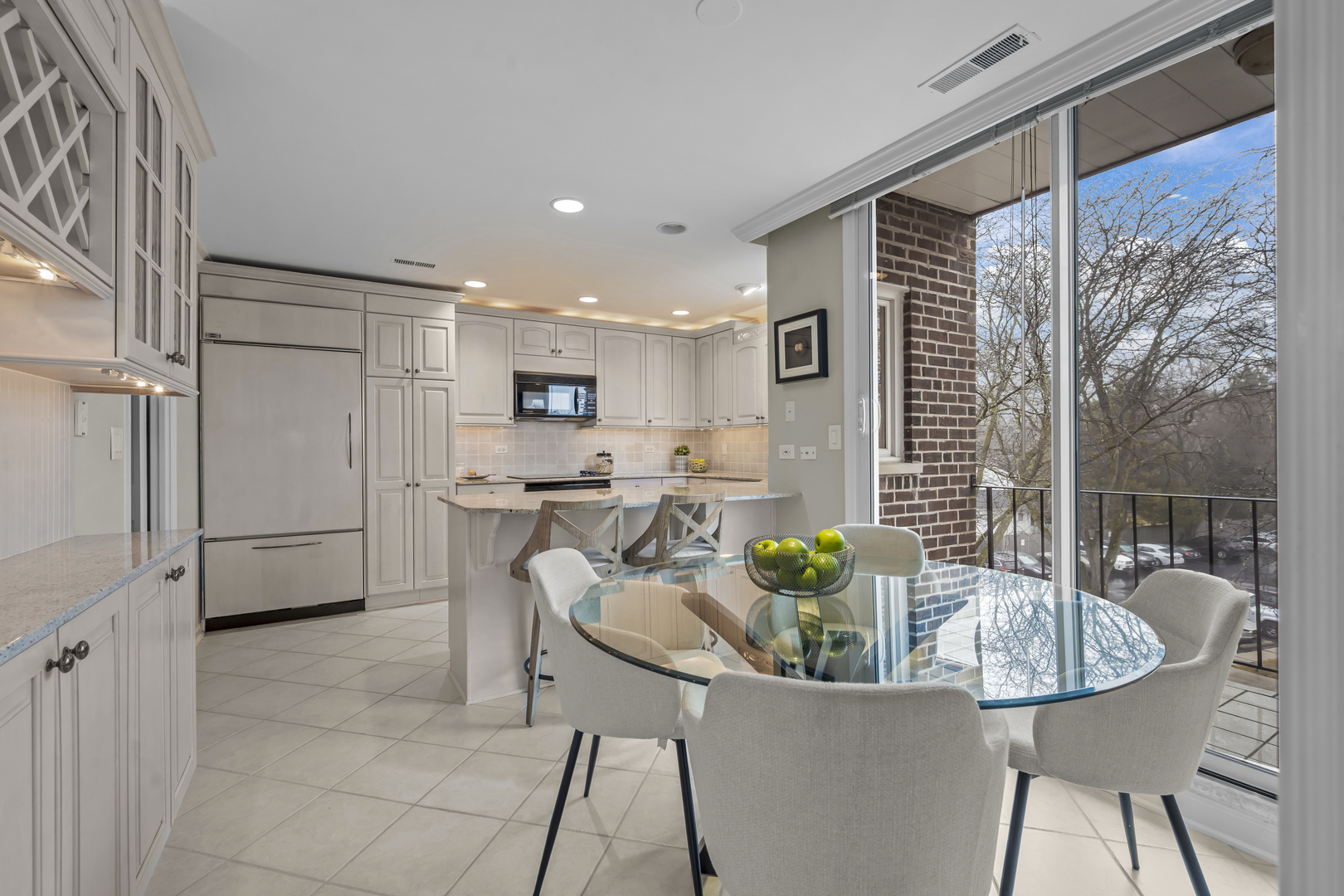 1350 N Western Avenue Unit: 310