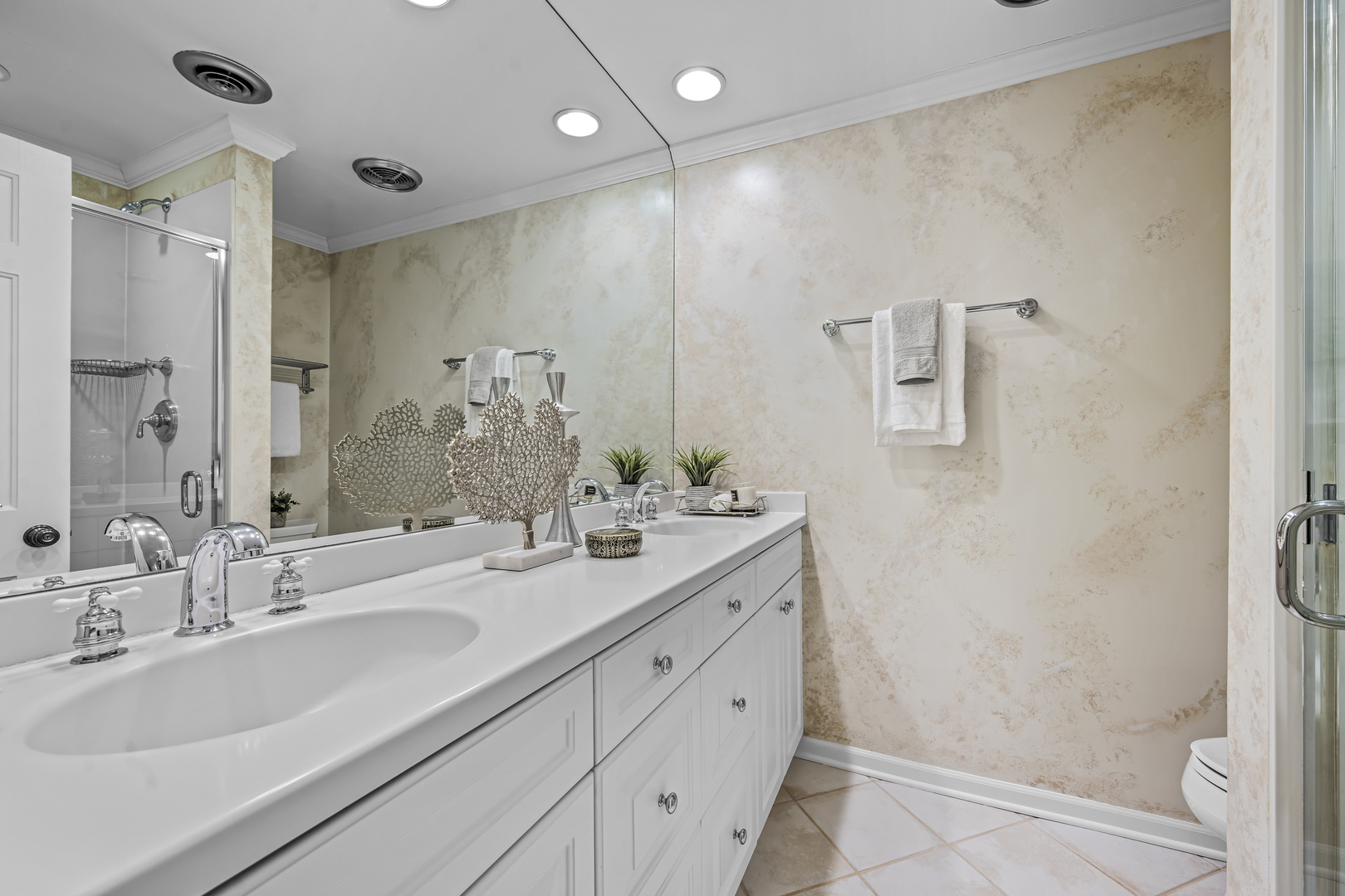 1350 N Western Avenue Unit: 310