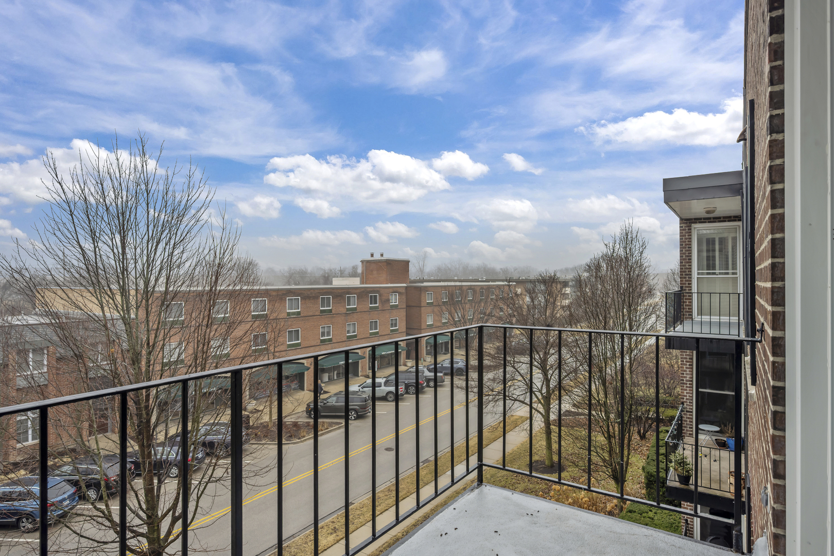 1350 N Western Avenue Unit: 310