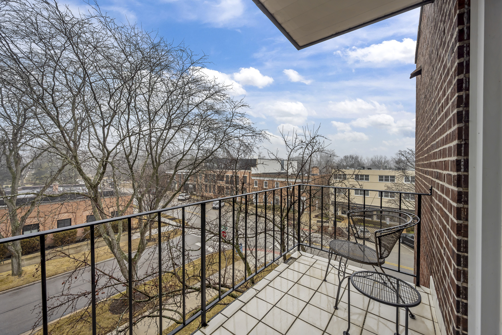 1350 N Western Avenue Unit: 310