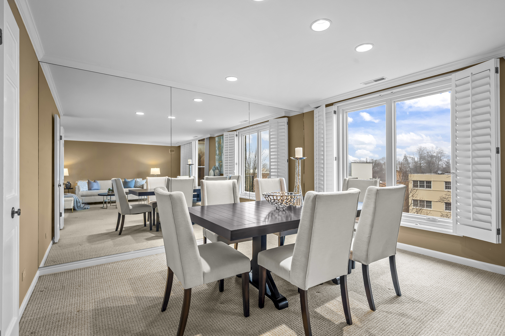 1350 N Western Avenue Unit: 310