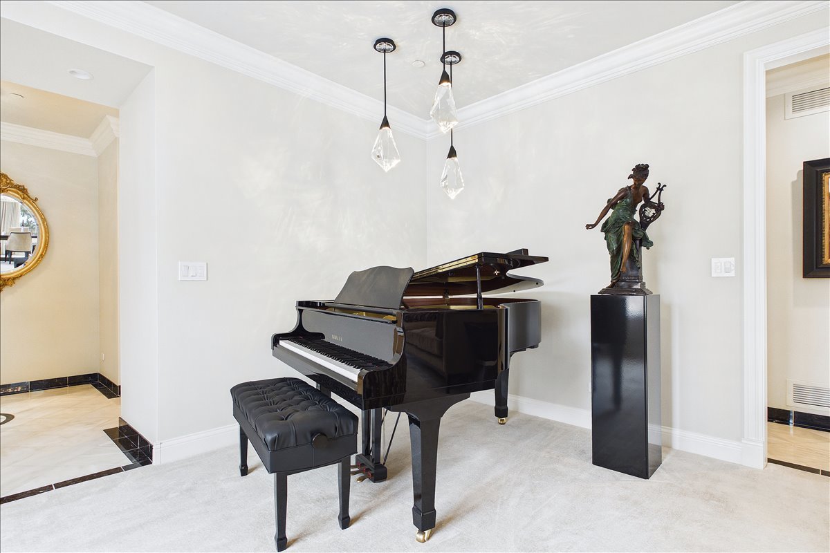 485 Oakwood Avenue Unit: D-2