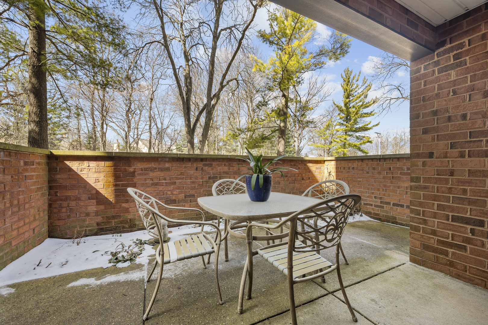 105 E Laurel Avenue Unit: 106