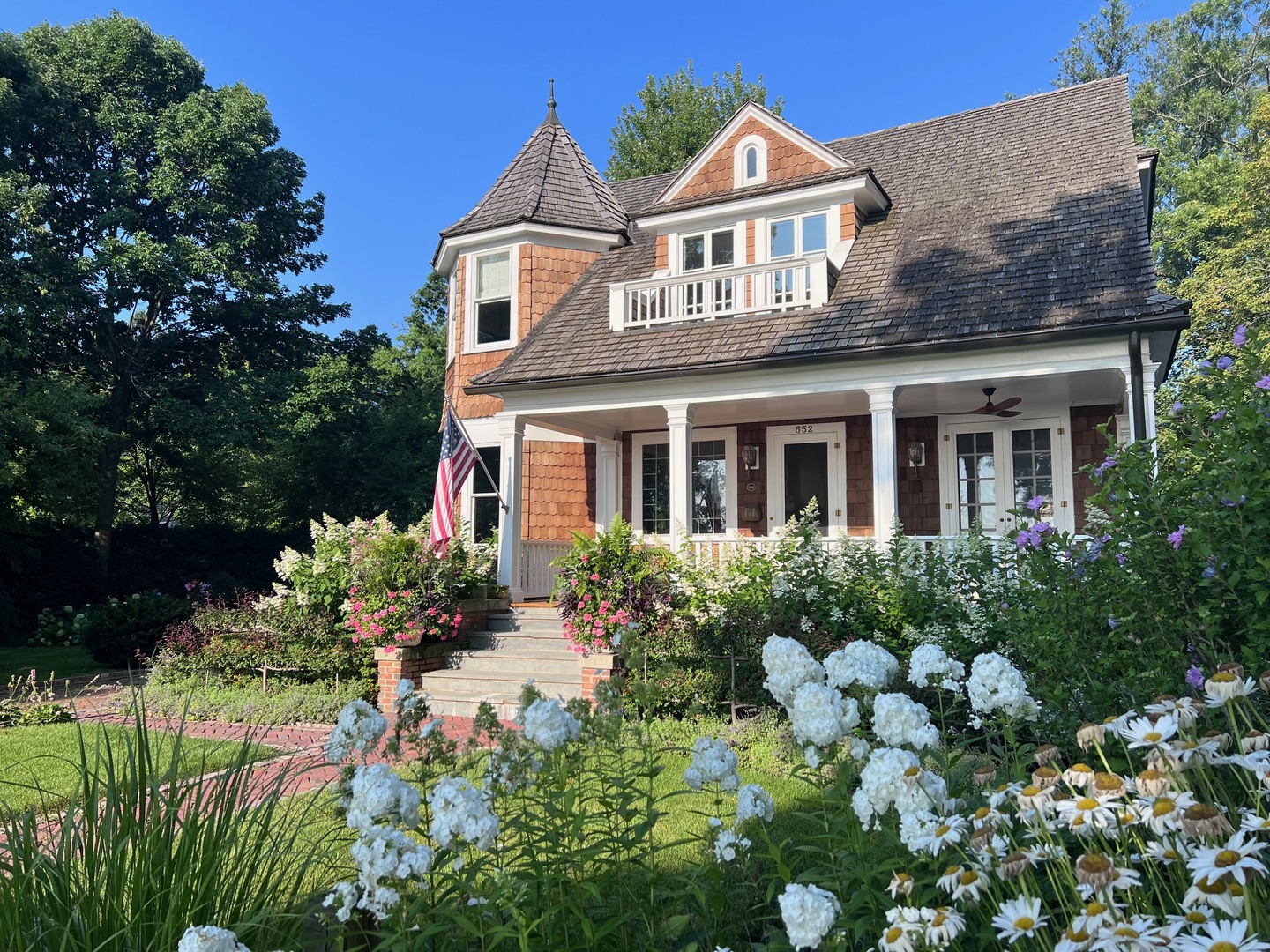 552 Sunrise Avenue