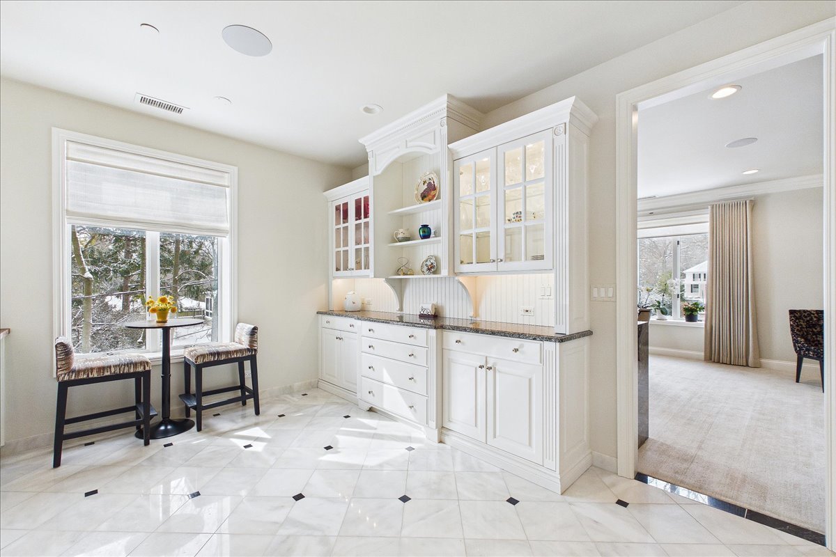 485 Oakwood Avenue Unit: D-2