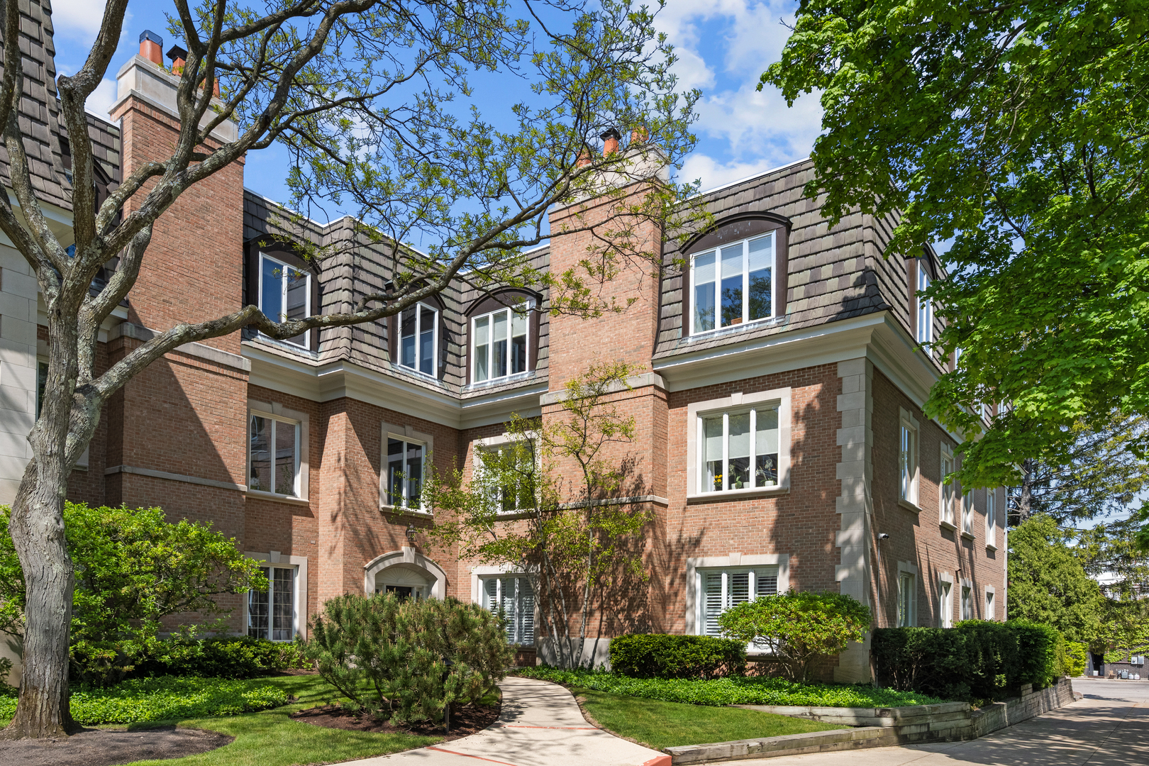 485 Oakwood Avenue Unit: D-2