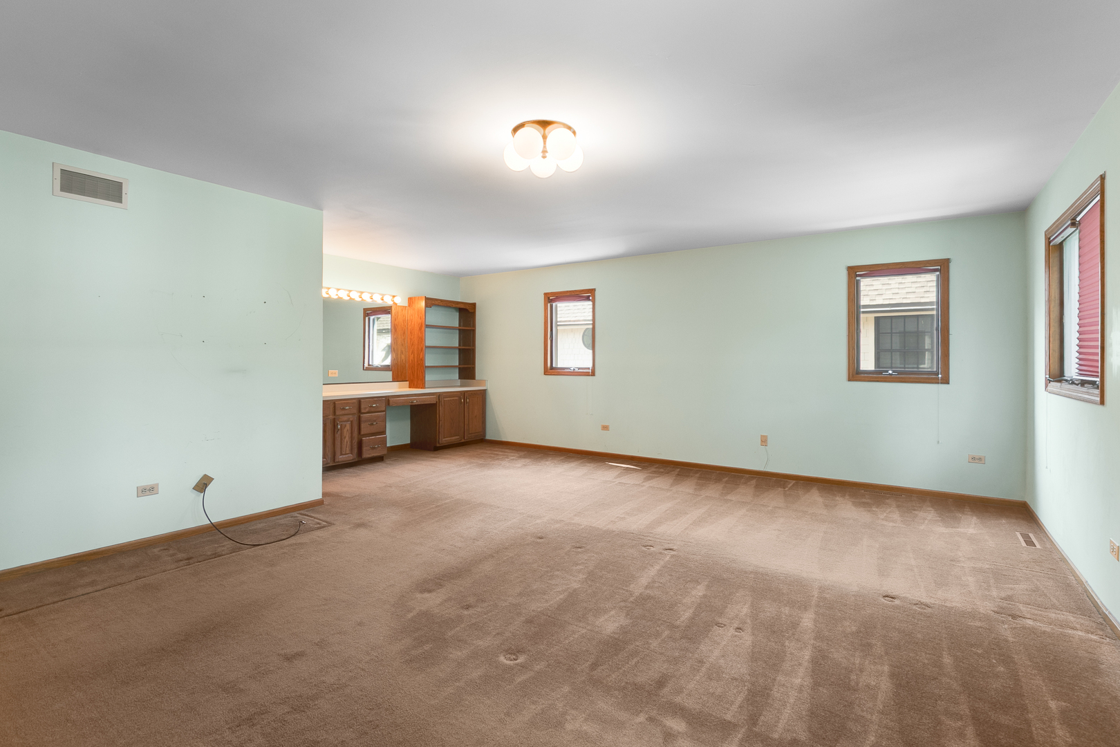 360 E Woodland Road