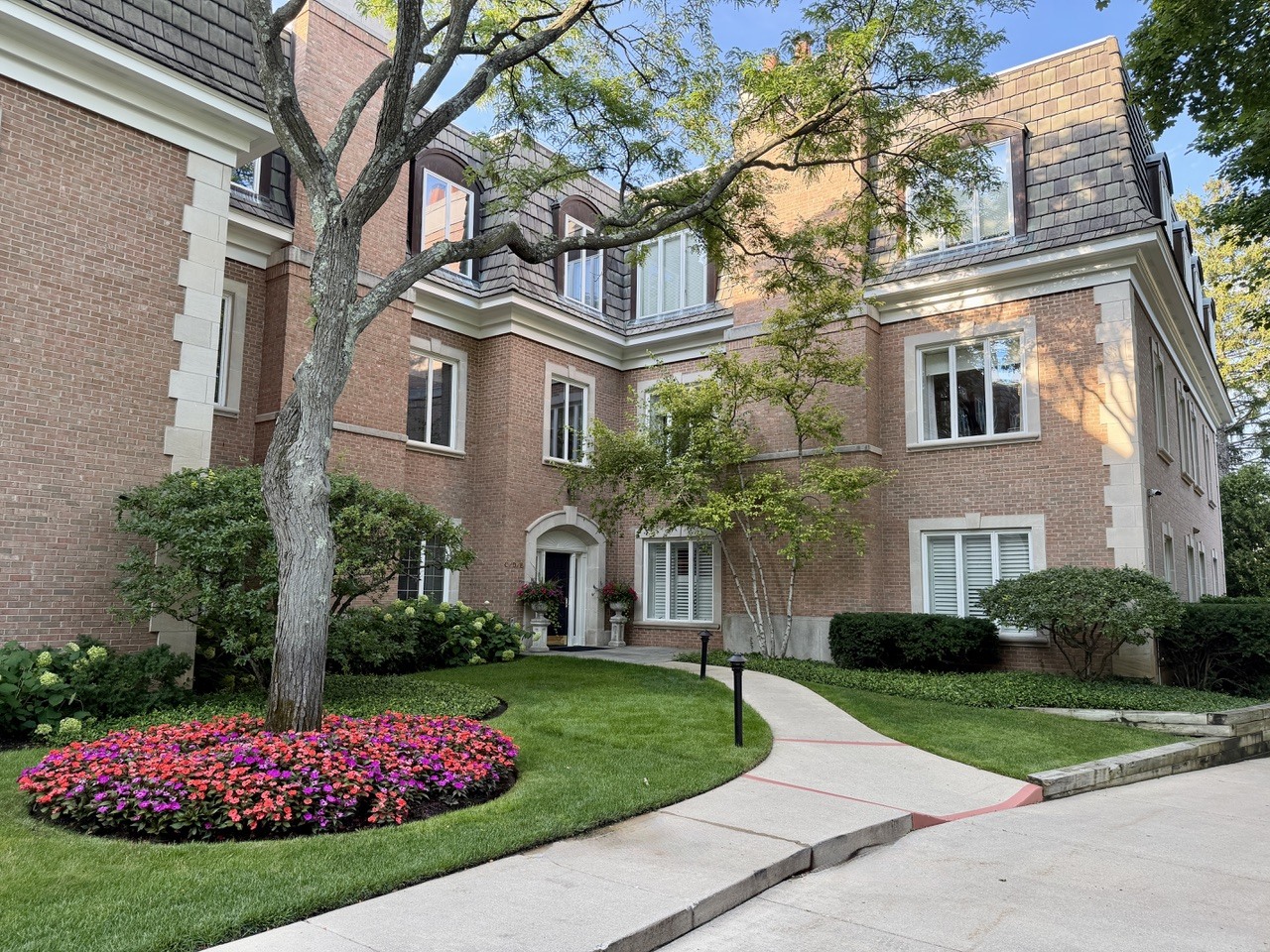 485 Oakwood Avenue Unit: D-2