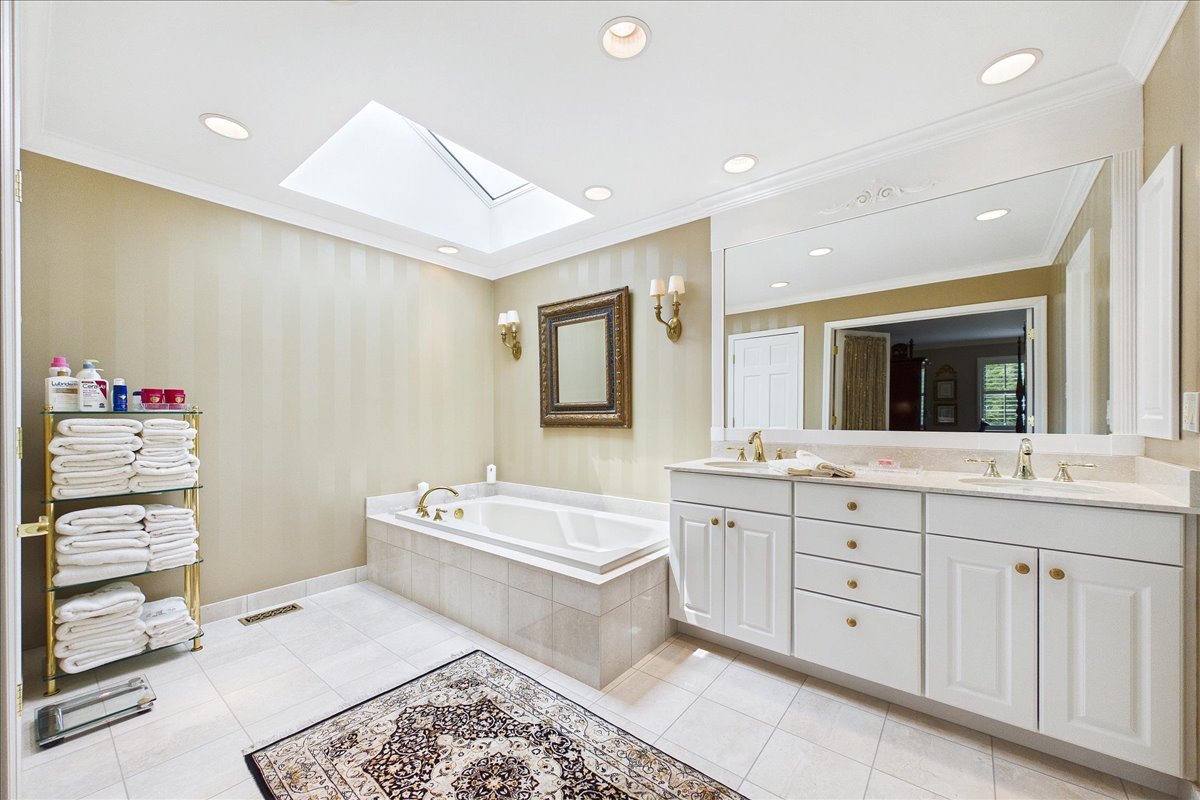 120 W Blackthorn Lane