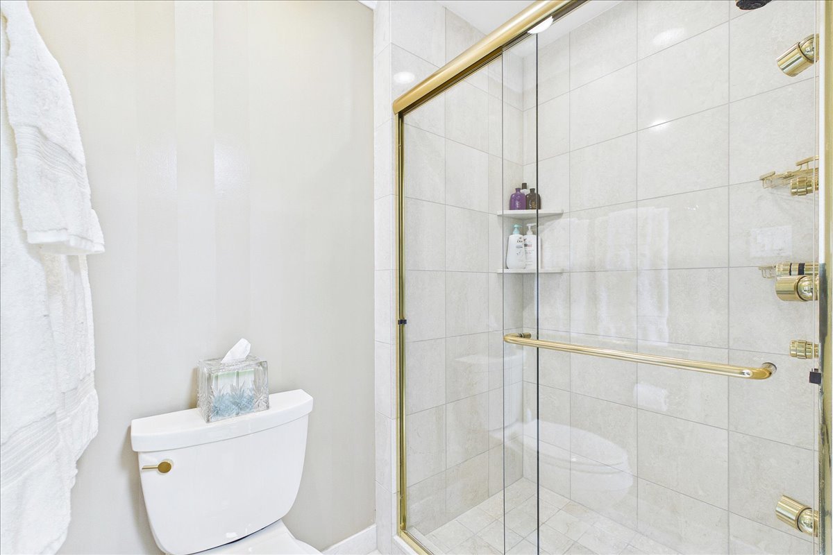 120 W Blackthorn Lane