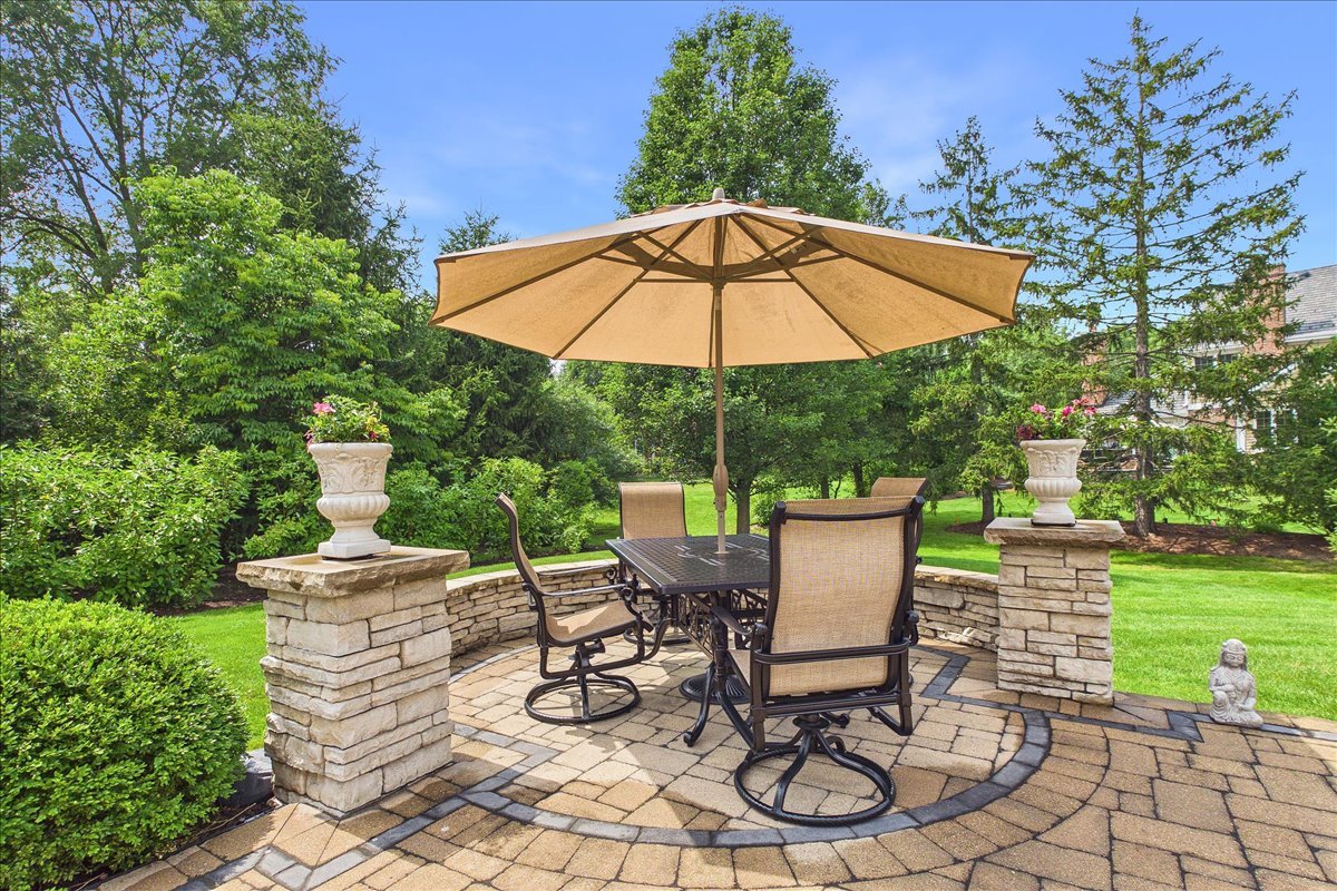 120 W Blackthorn Lane