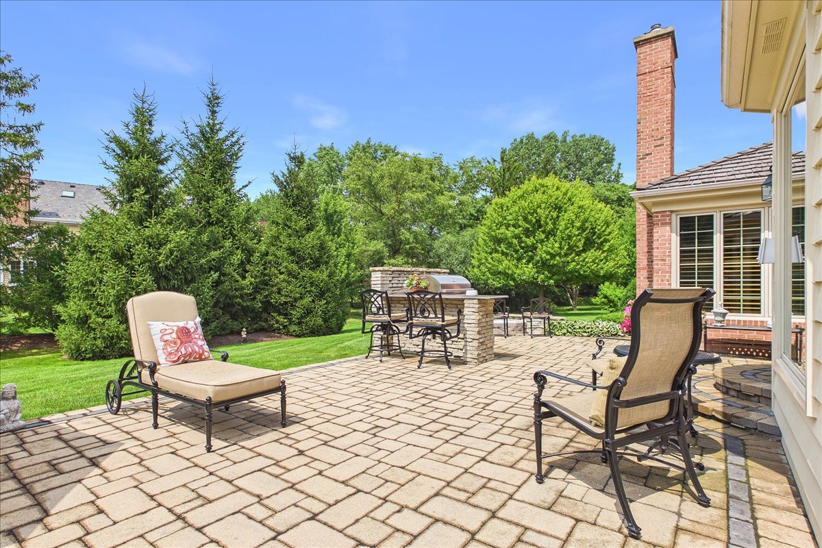 120 W Blackthorn Lane
