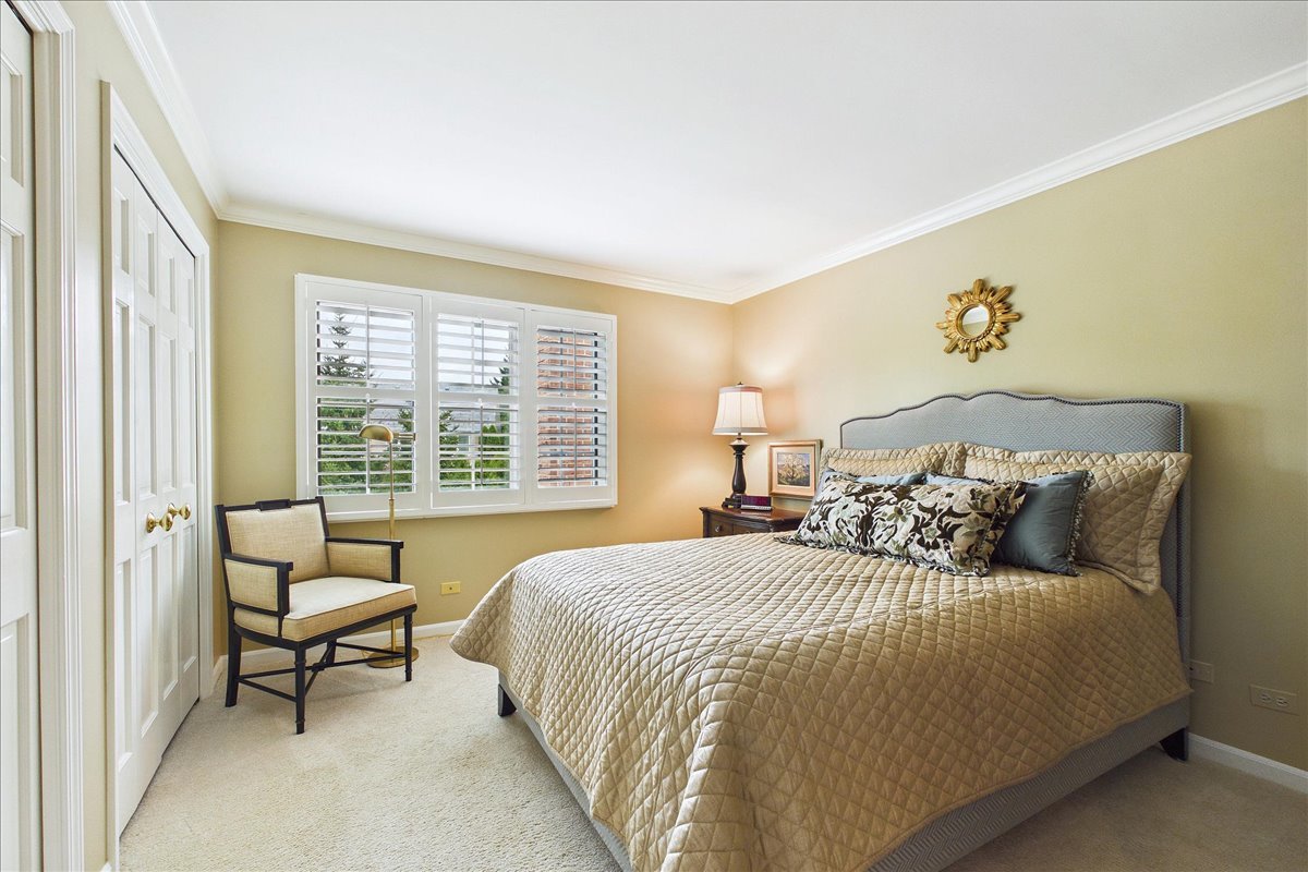 120 W Blackthorn Lane