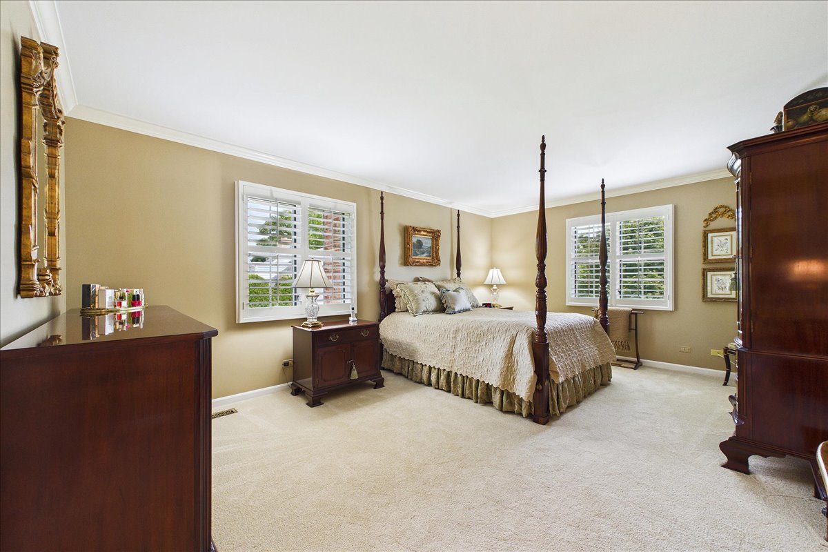 120 W Blackthorn Lane