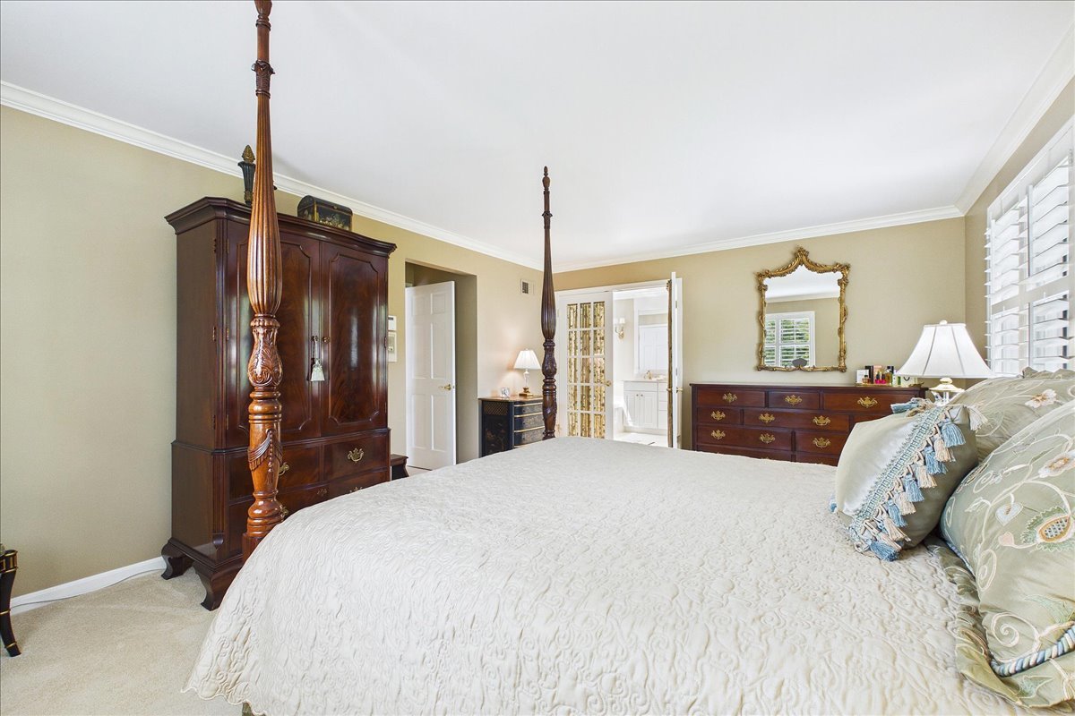 120 W Blackthorn Lane