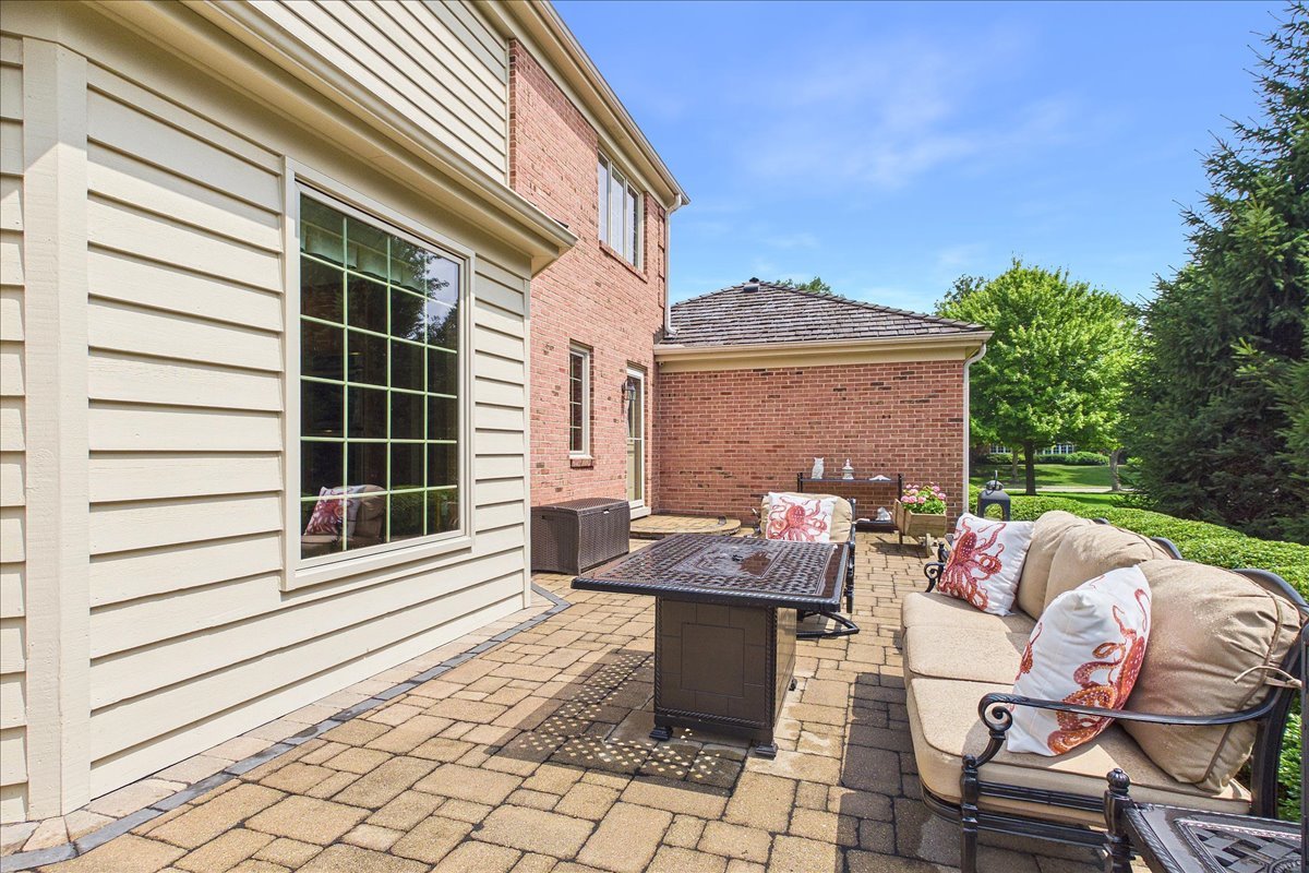 120 W Blackthorn Lane