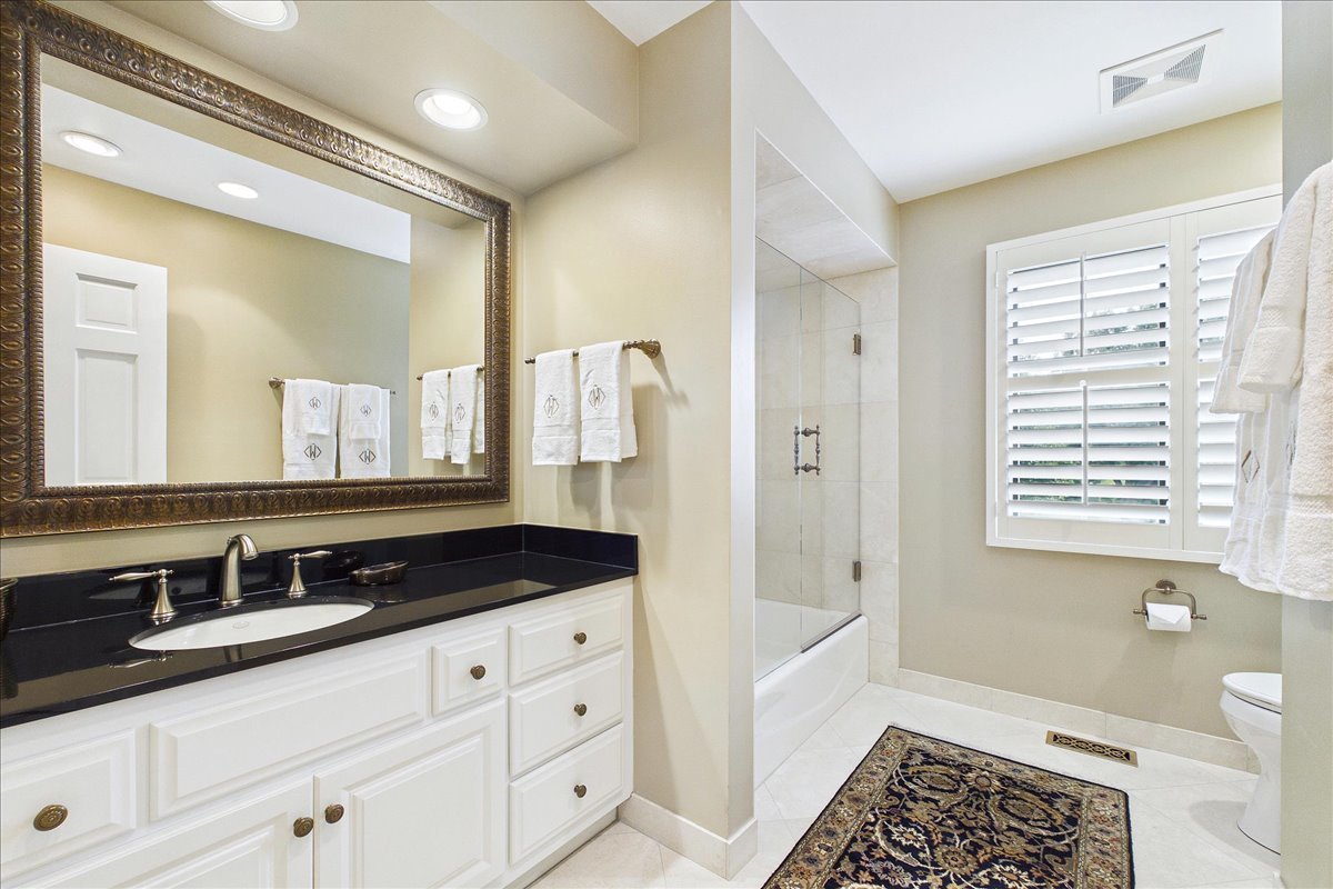 120 W Blackthorn Lane