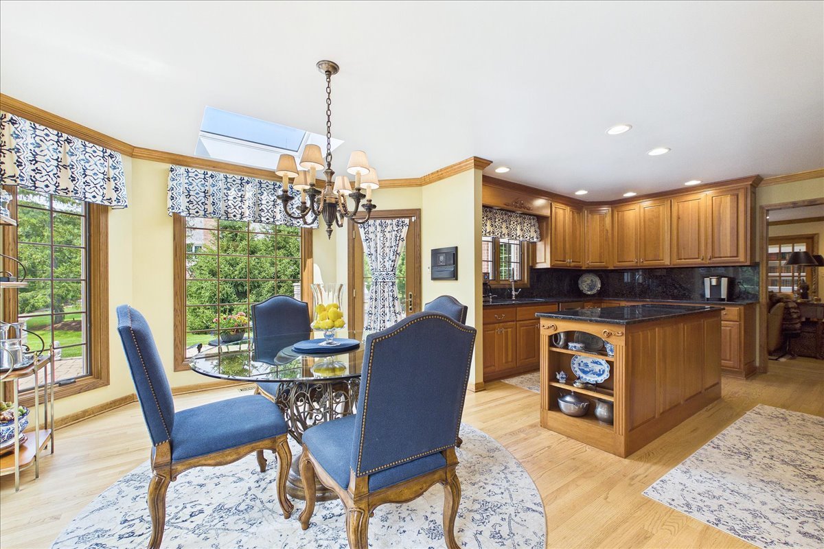 120 W Blackthorn Lane