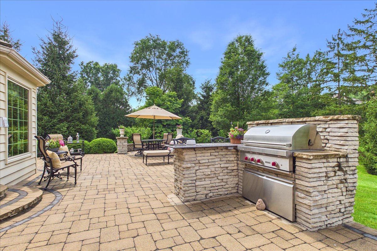 120 W Blackthorn Lane