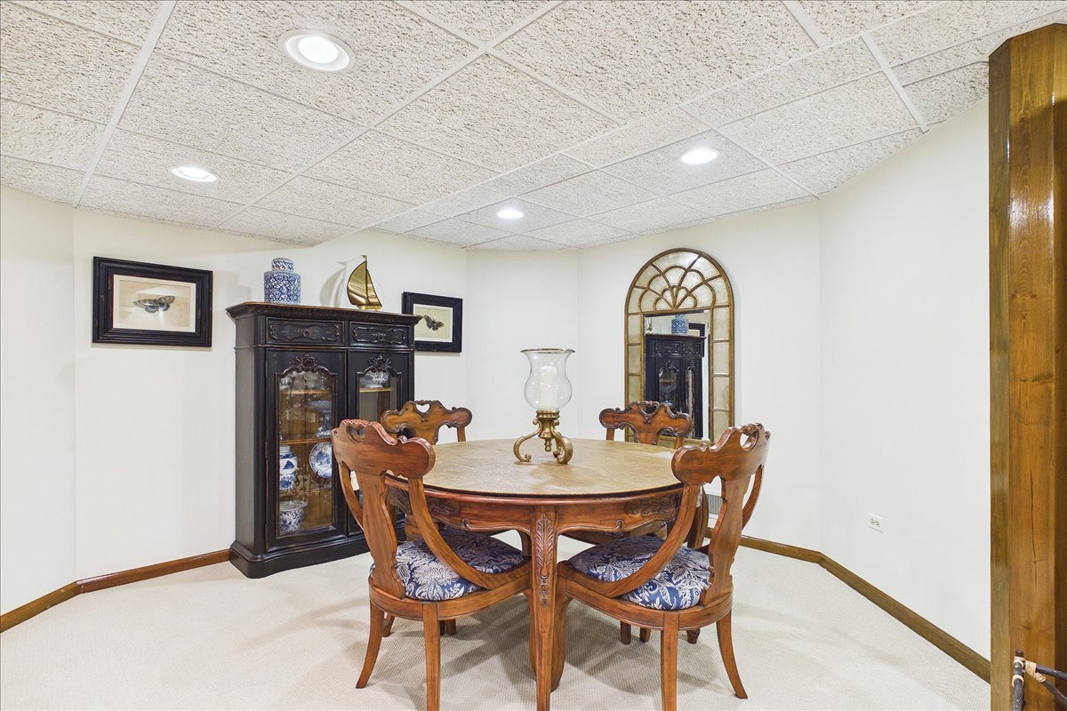 120 W Blackthorn Lane