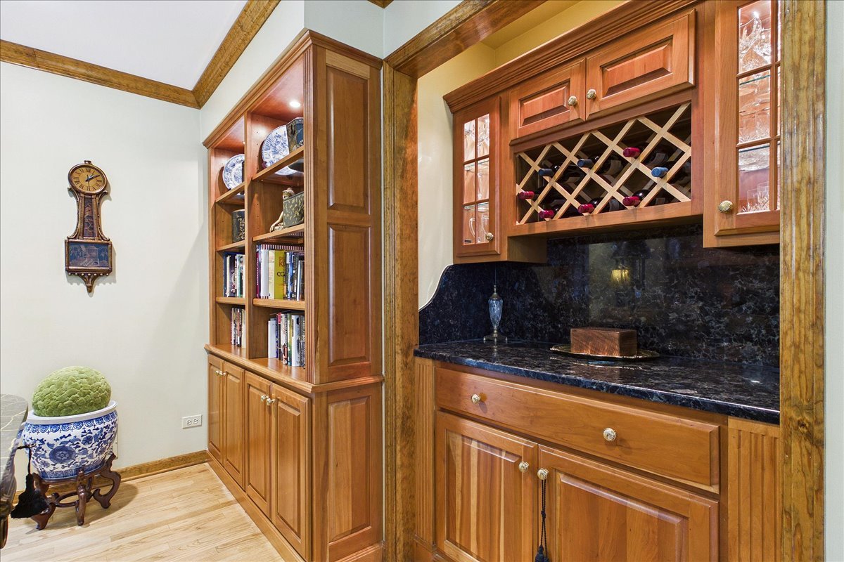 120 W Blackthorn Lane