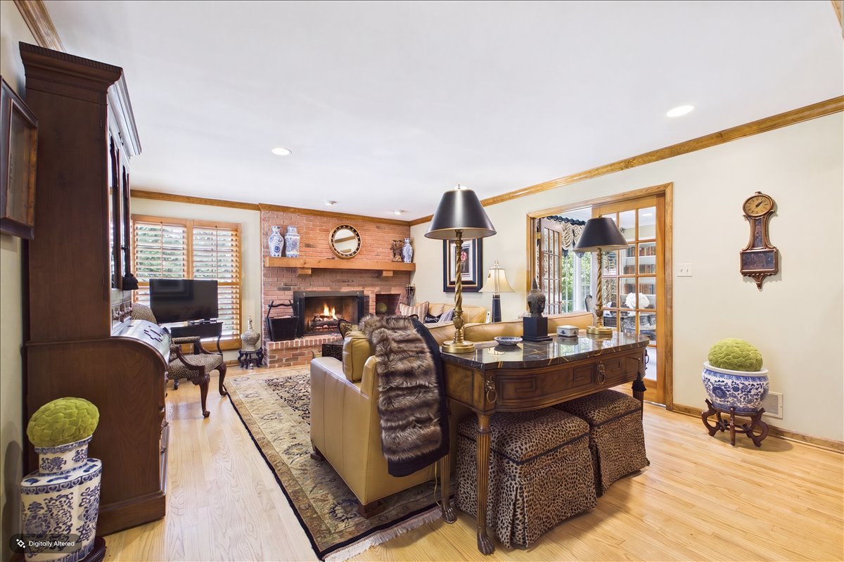 120 W Blackthorn Lane