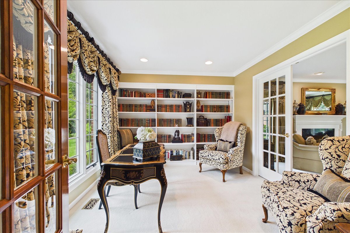 120 W Blackthorn Lane