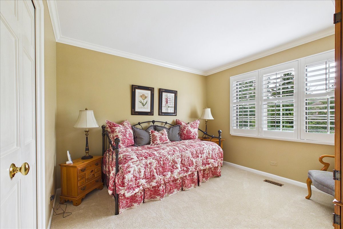 120 W Blackthorn Lane