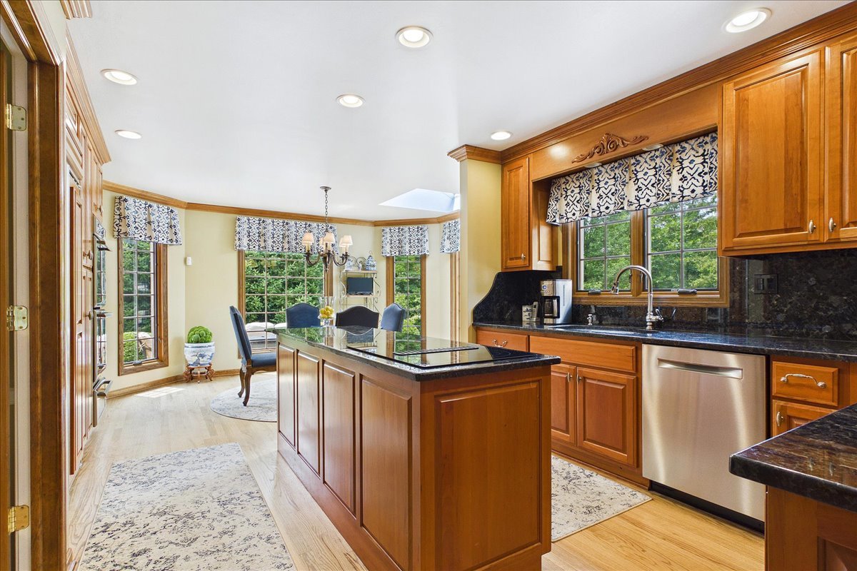 120 W Blackthorn Lane