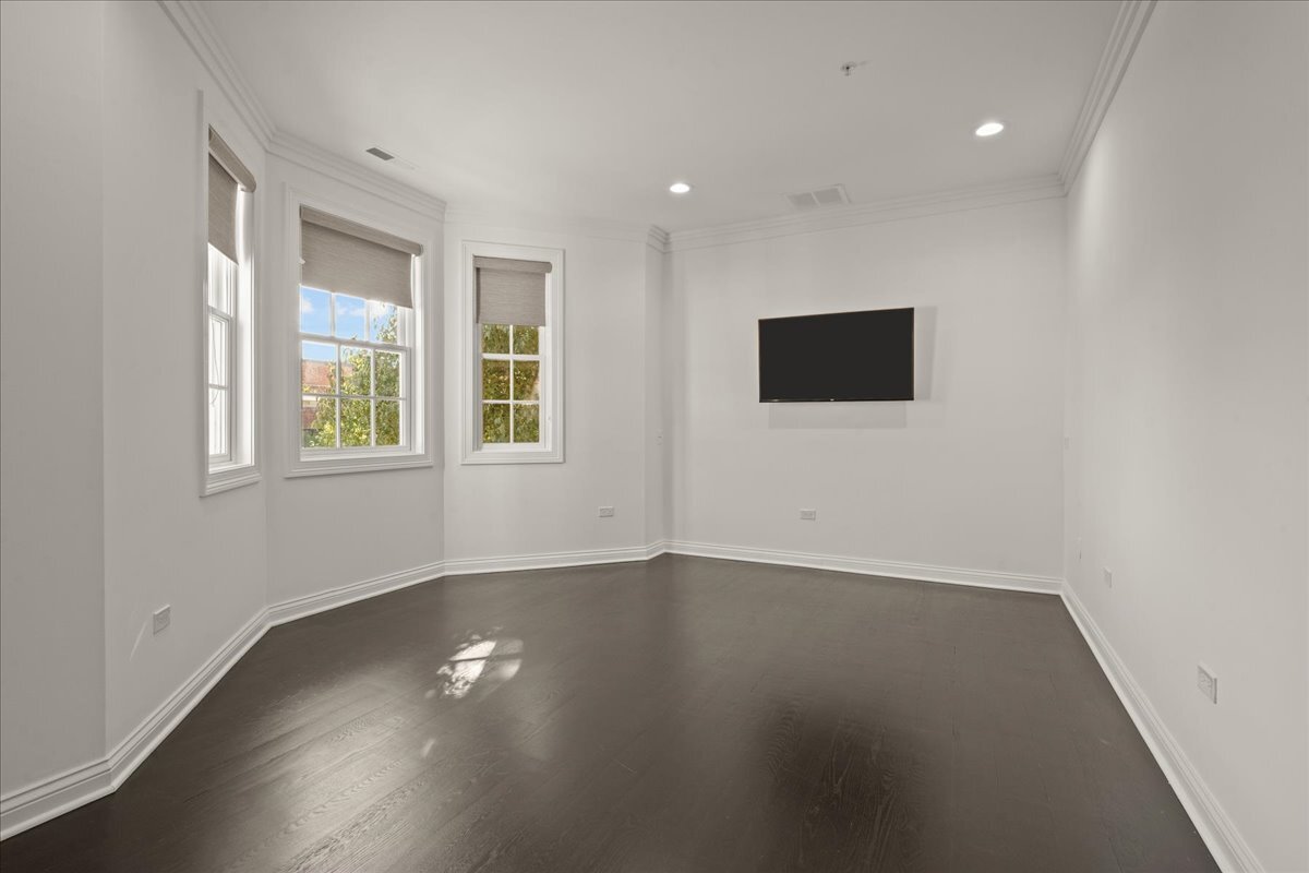 333 E Westminster Road Unit: 2B