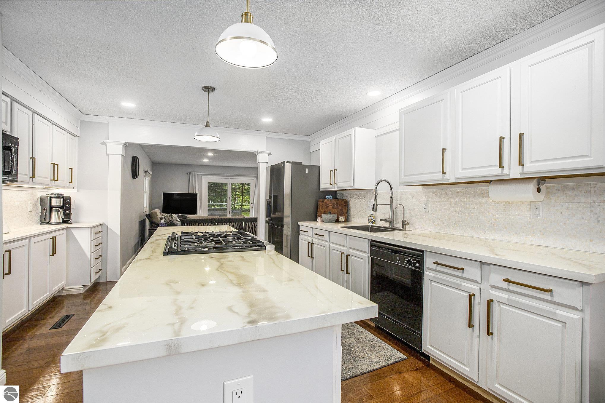 1938 Lardie Road
