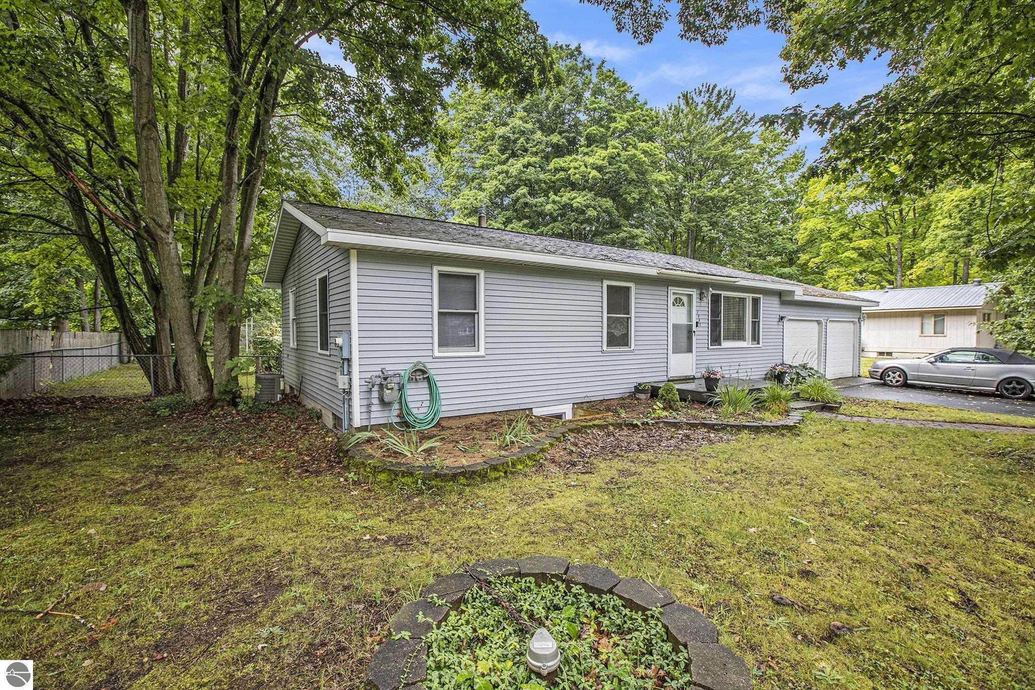 1938 Lardie Road