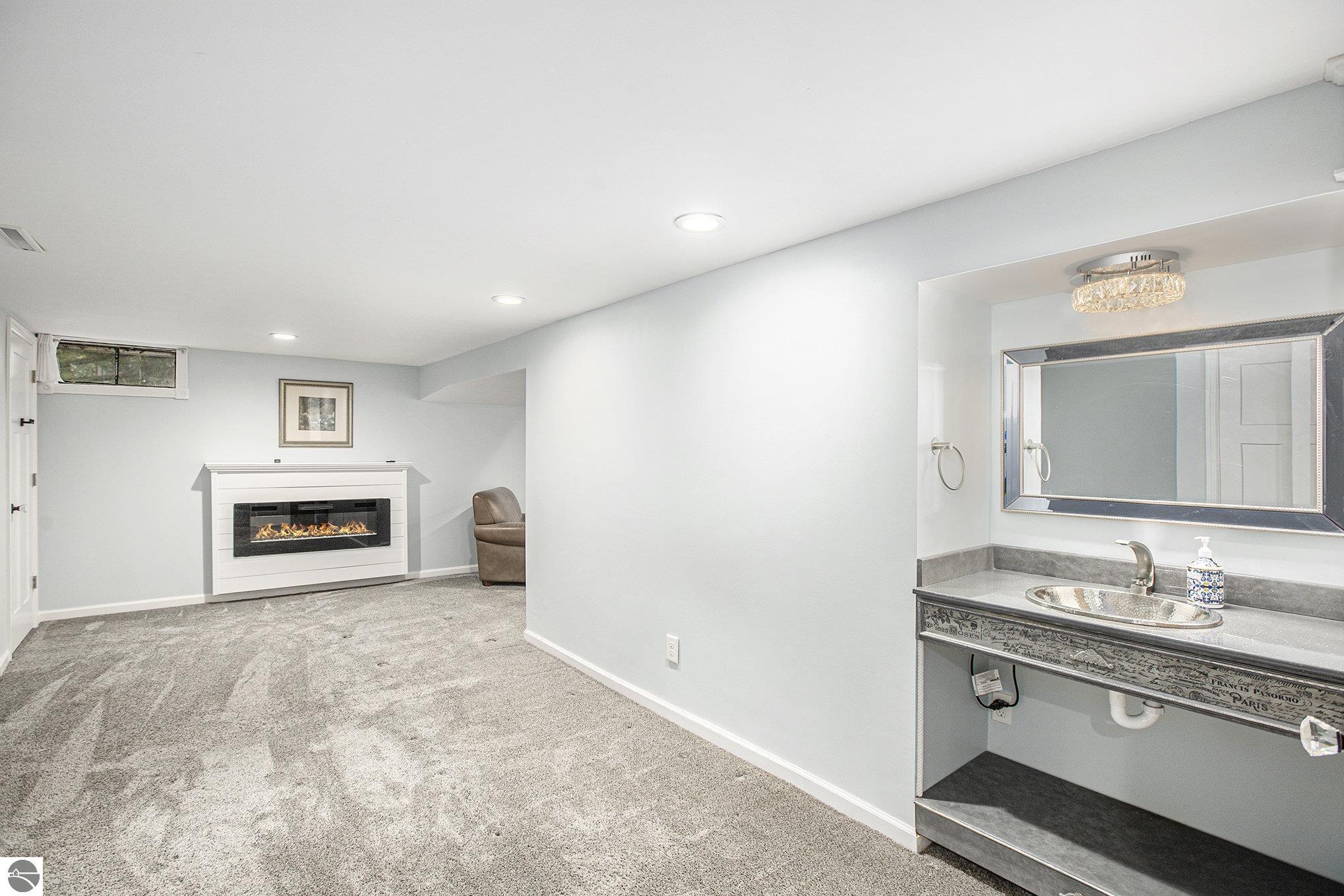 1938 Lardie Road