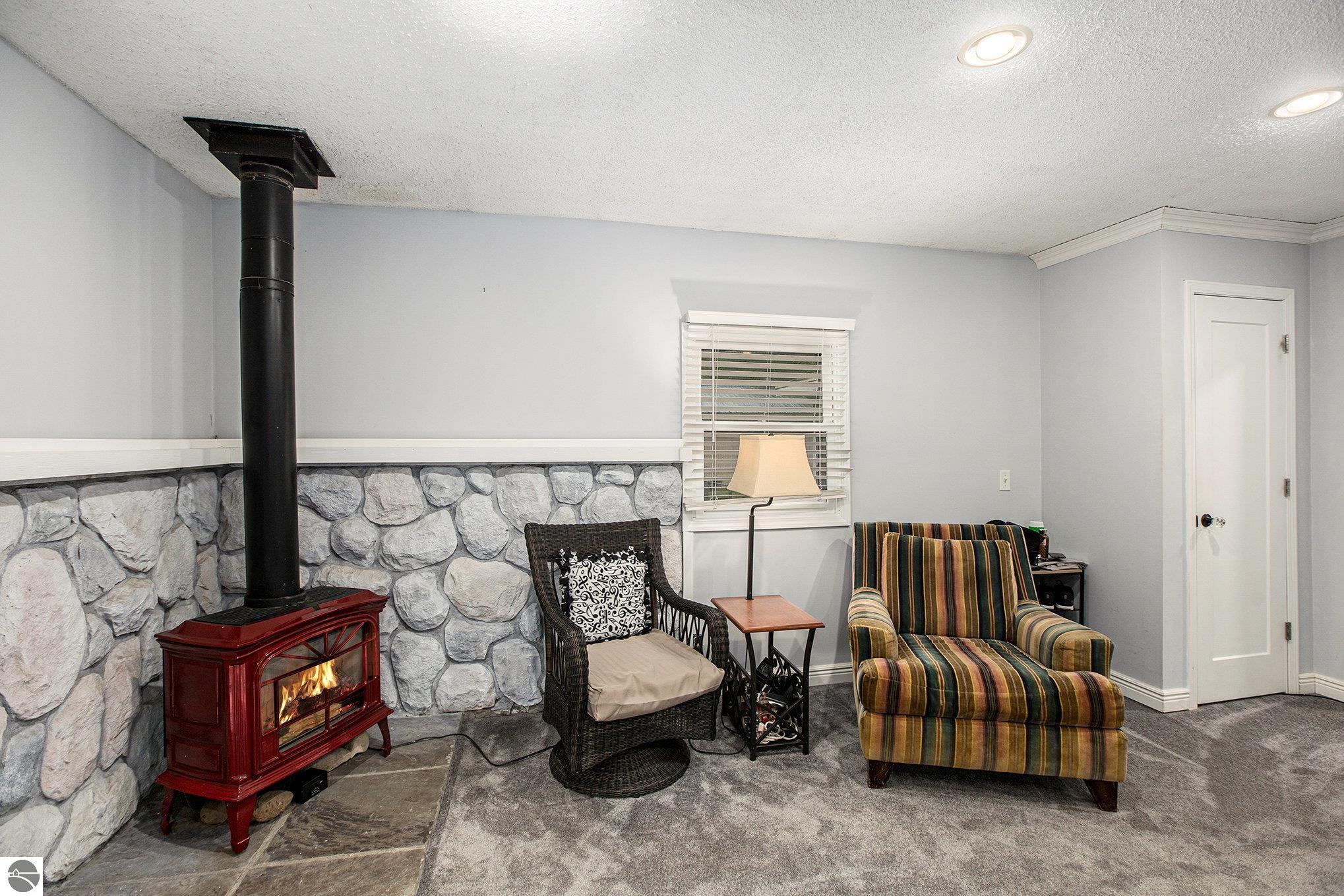 1938 Lardie Road