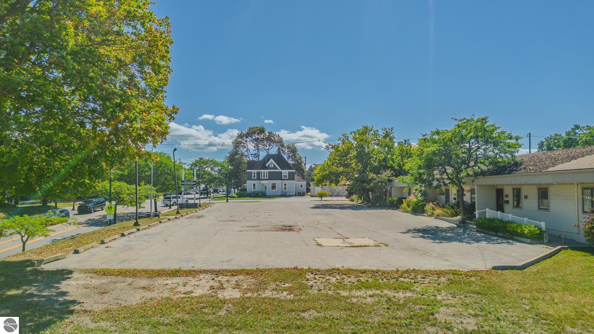 101 W Hurlbut Street