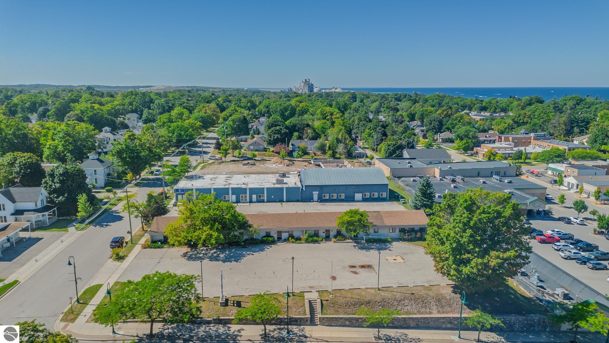 101 W Hurlbut Street