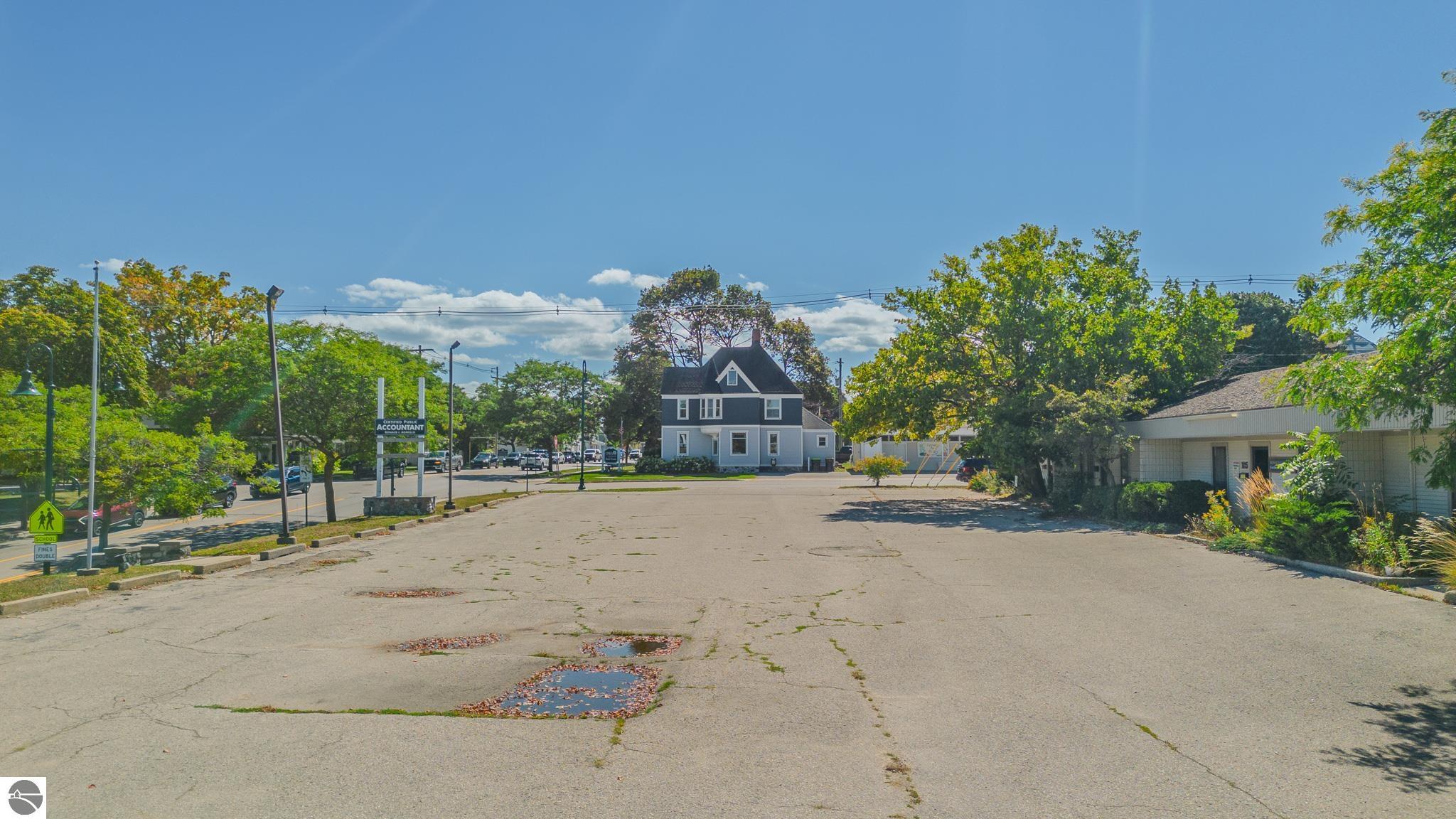 101 W Hurlbut Street
