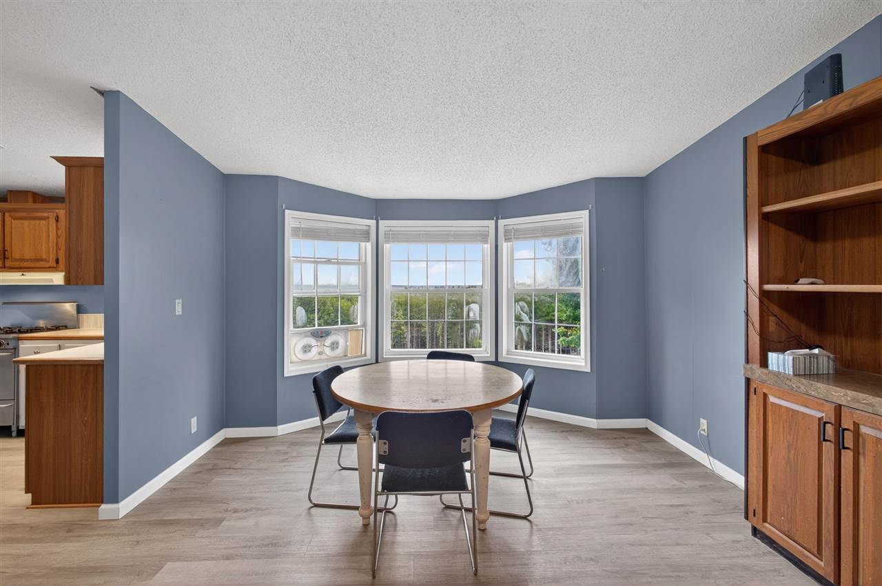 425 Knollcrest