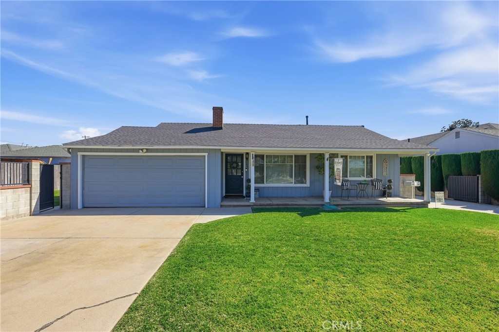 6266 N Muscatel